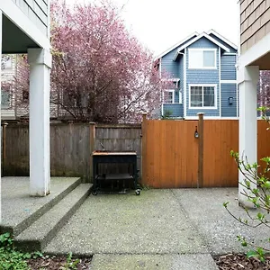  Apartment Snug Near Greenlake!